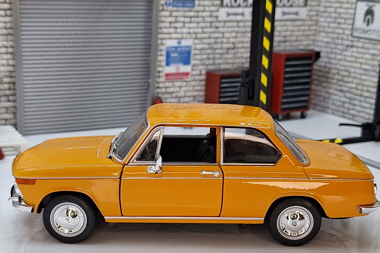 BMW 2002 Ti - Orange 1:24 Scale Car Model