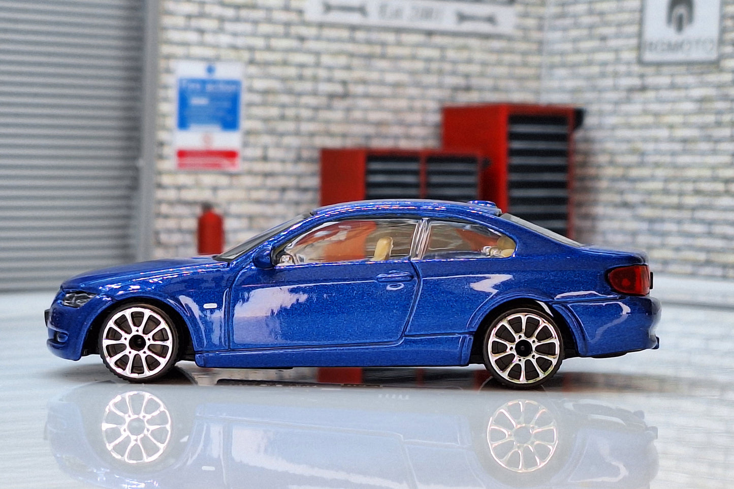 BMW 335i 2008 Blue  1:43 Scale Bburago