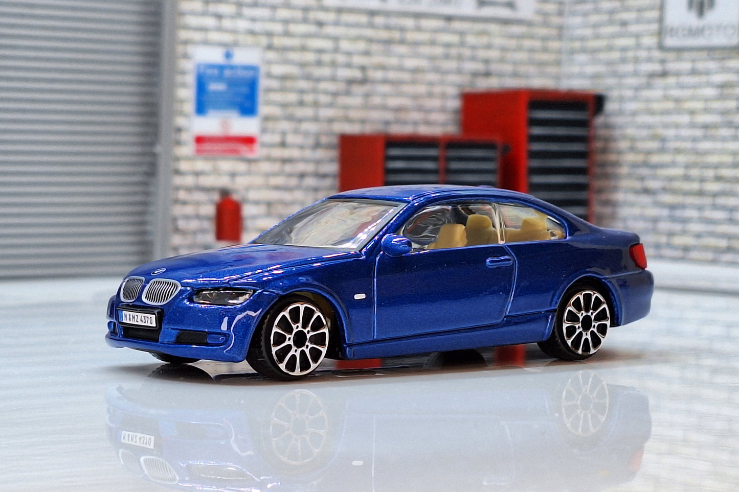 BMW 335i 2008 Blue  1:43 Scale Bburago