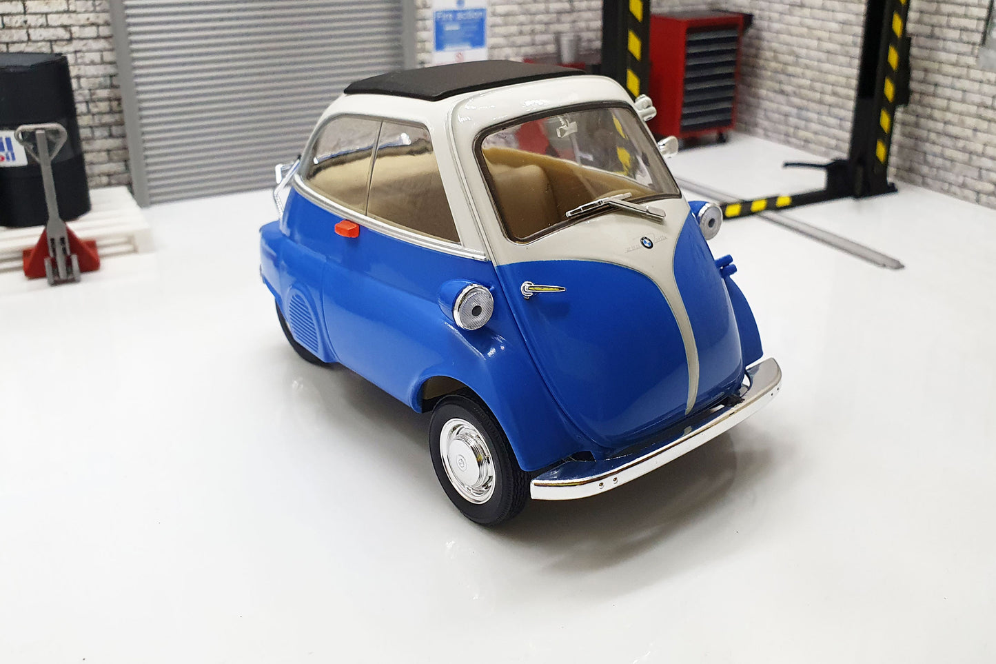 BMW Isetta Blue  Bubble Car Blue 1:18 Scale Car Model