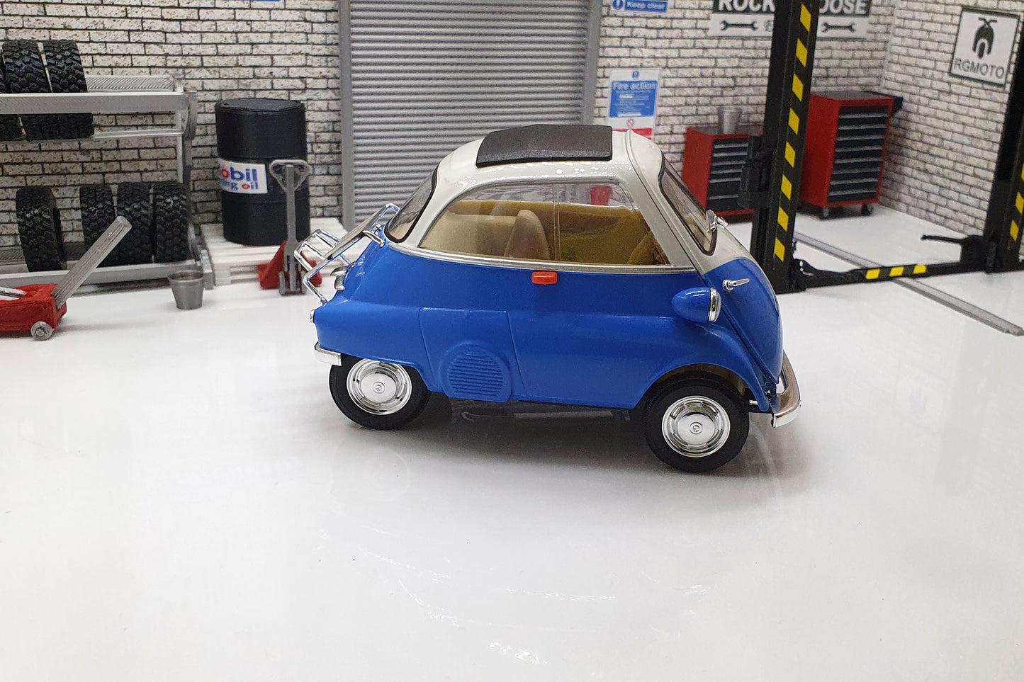 BMW Isetta Blue  Bubble Car Blue 1:18 Scale Car Model