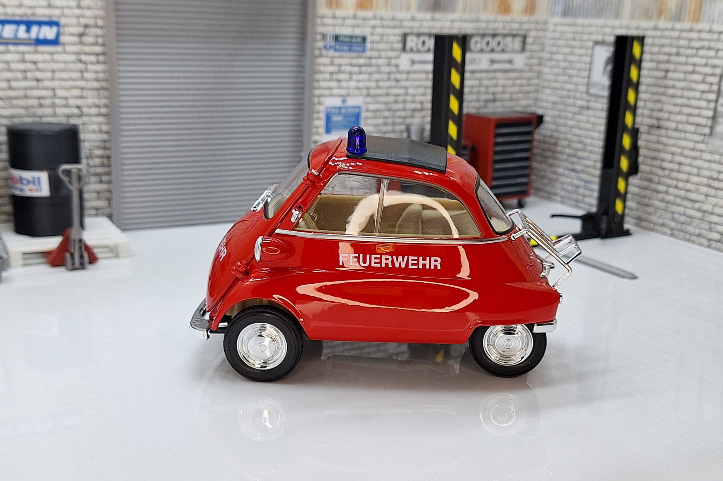 Fire Department FEUERWEHR BMW Isetta  Red Bubble Car 1:18 Scale Car Model