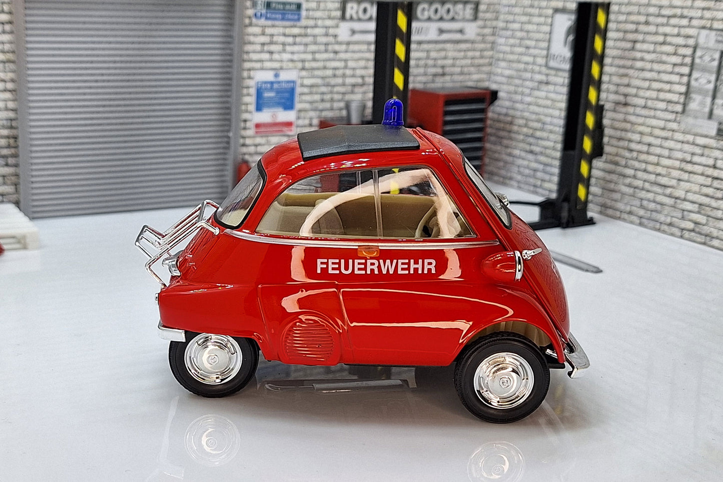 Fire Department FEUERWEHR BMW Isetta  Red Bubble Car 1:18 Scale Car Model