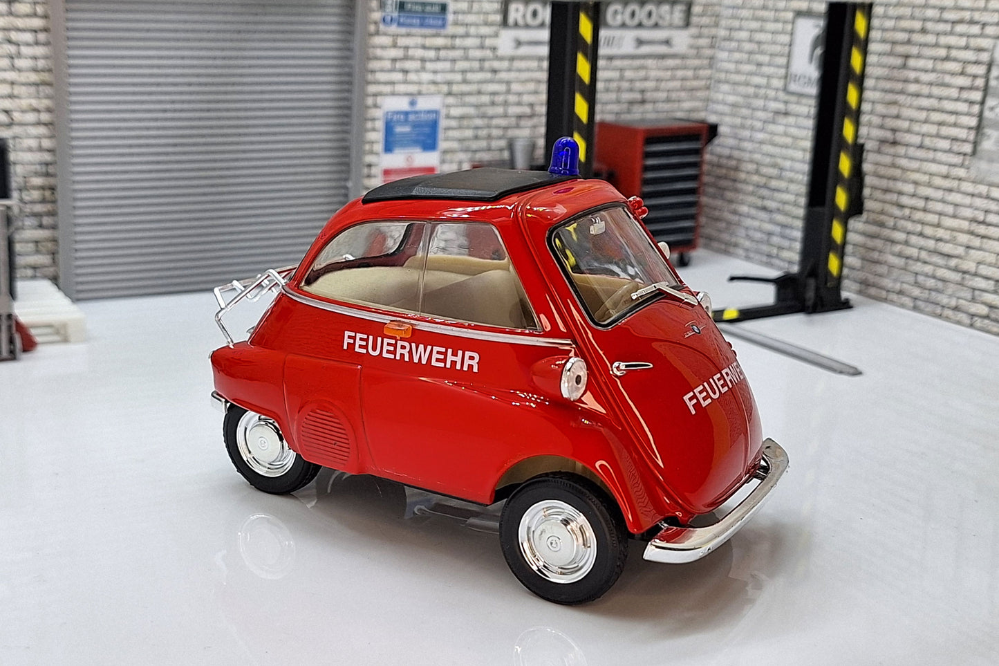 Fire Department FEUERWEHR BMW Isetta  Red Bubble Car 1:18 Scale Car Model