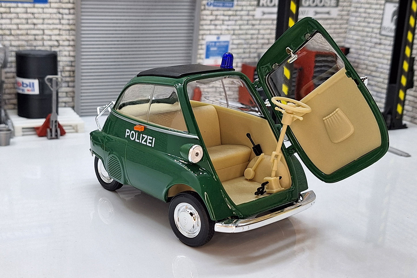 Polizei BMW Isetta  Green Bubble Car 1:18 Scale Car Model