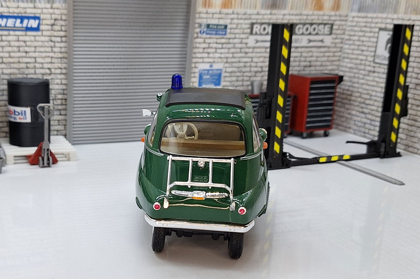 Polizei BMW Isetta  Green Bubble Car 1:18 Scale Car Model