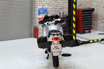 BMW R1100 RT 1:18 Scale Motorcycle Silver