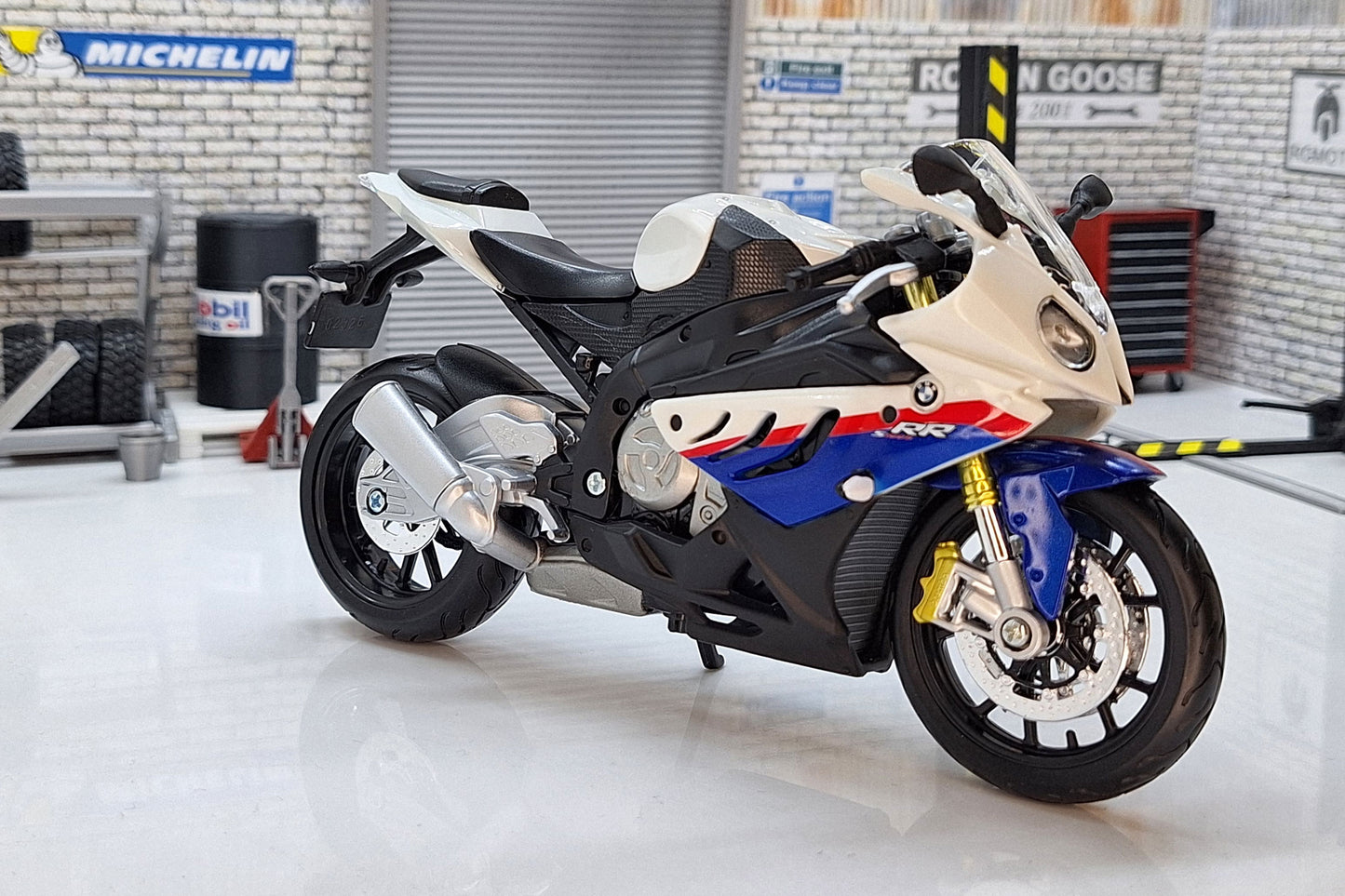 BMW S 1000RR 1:12 Scale Motorcycle