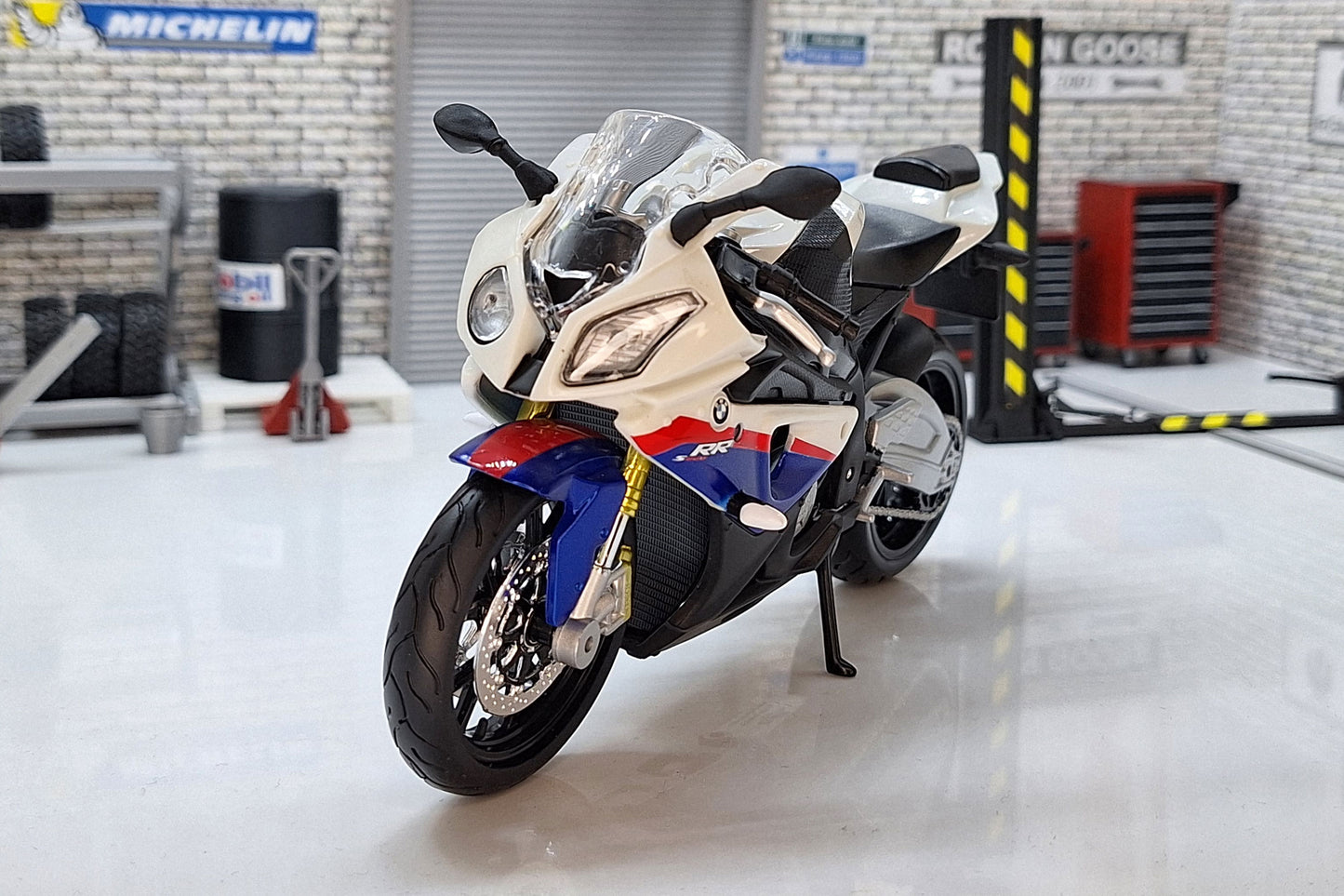 BMW S 1000RR 1:12 Scale Motorcycle