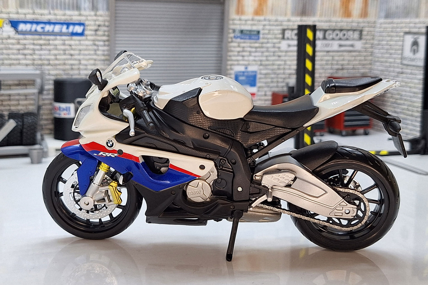 BMW S 1000RR 1:12 Scale Motorcycle