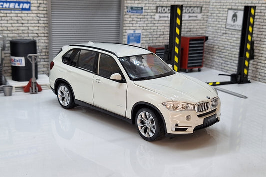 BMW X5 - White 1:24 Scale Car Model