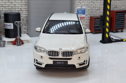 BMW X5 - White 1:24 Scale Car Model