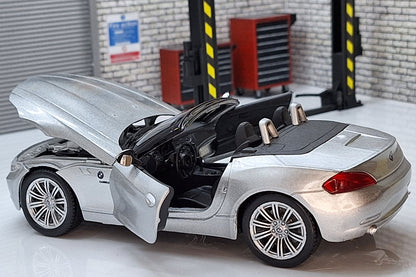 BMW Z4 Cabrio Silver 1:24 Scale Car Model (Downgraded)