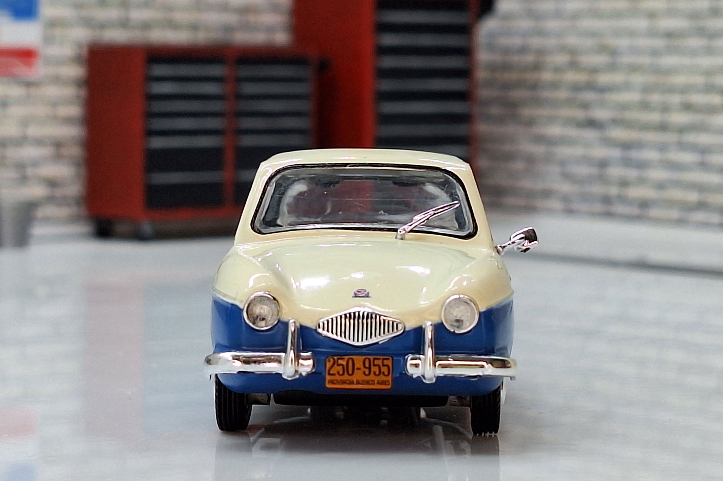 Bambi Microcoupe Blue/White 1:43 Fuldamobil