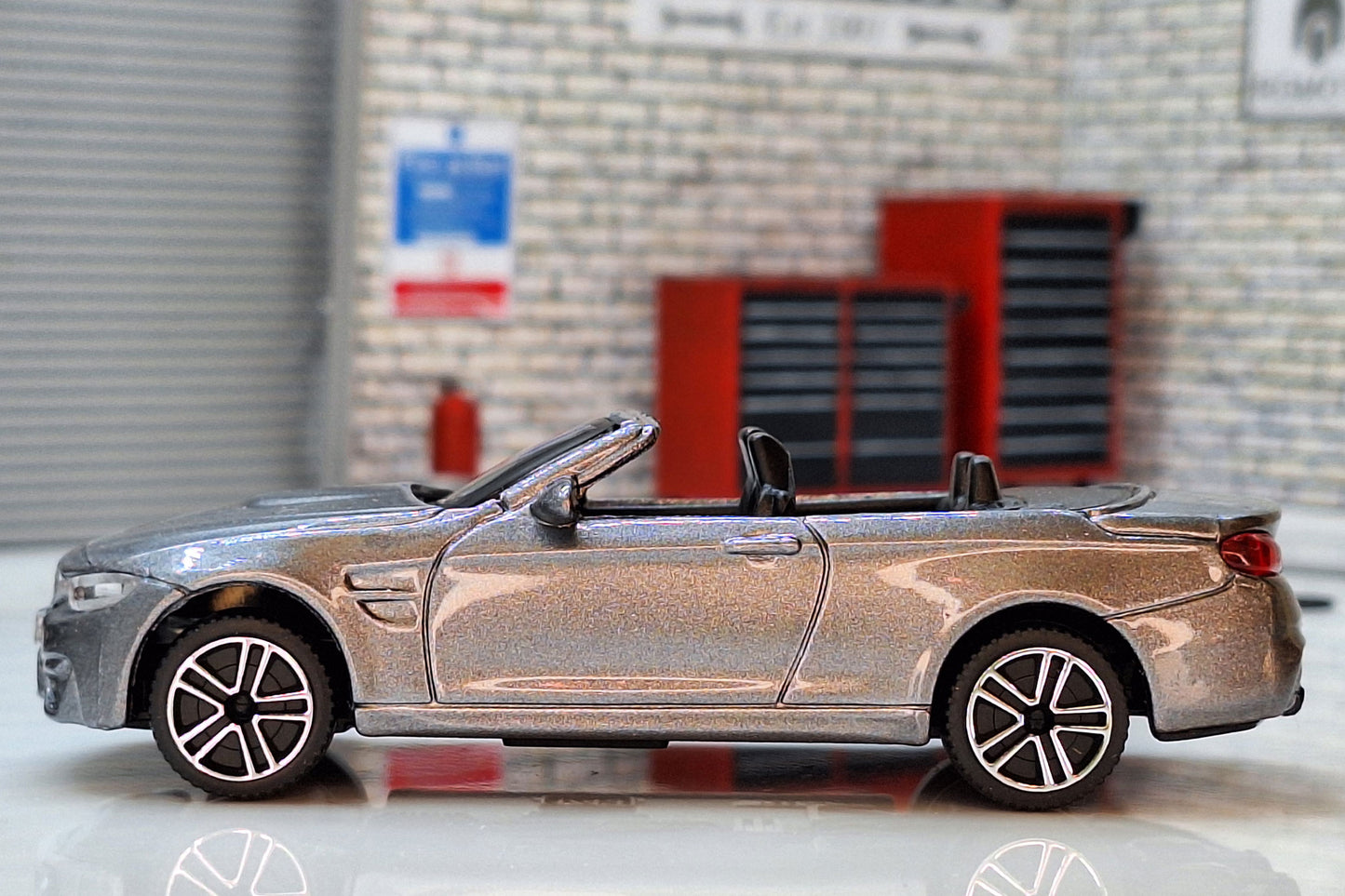 Bmw M4 Cabriolet 2014 - Grey 1:43 Scale Bburago