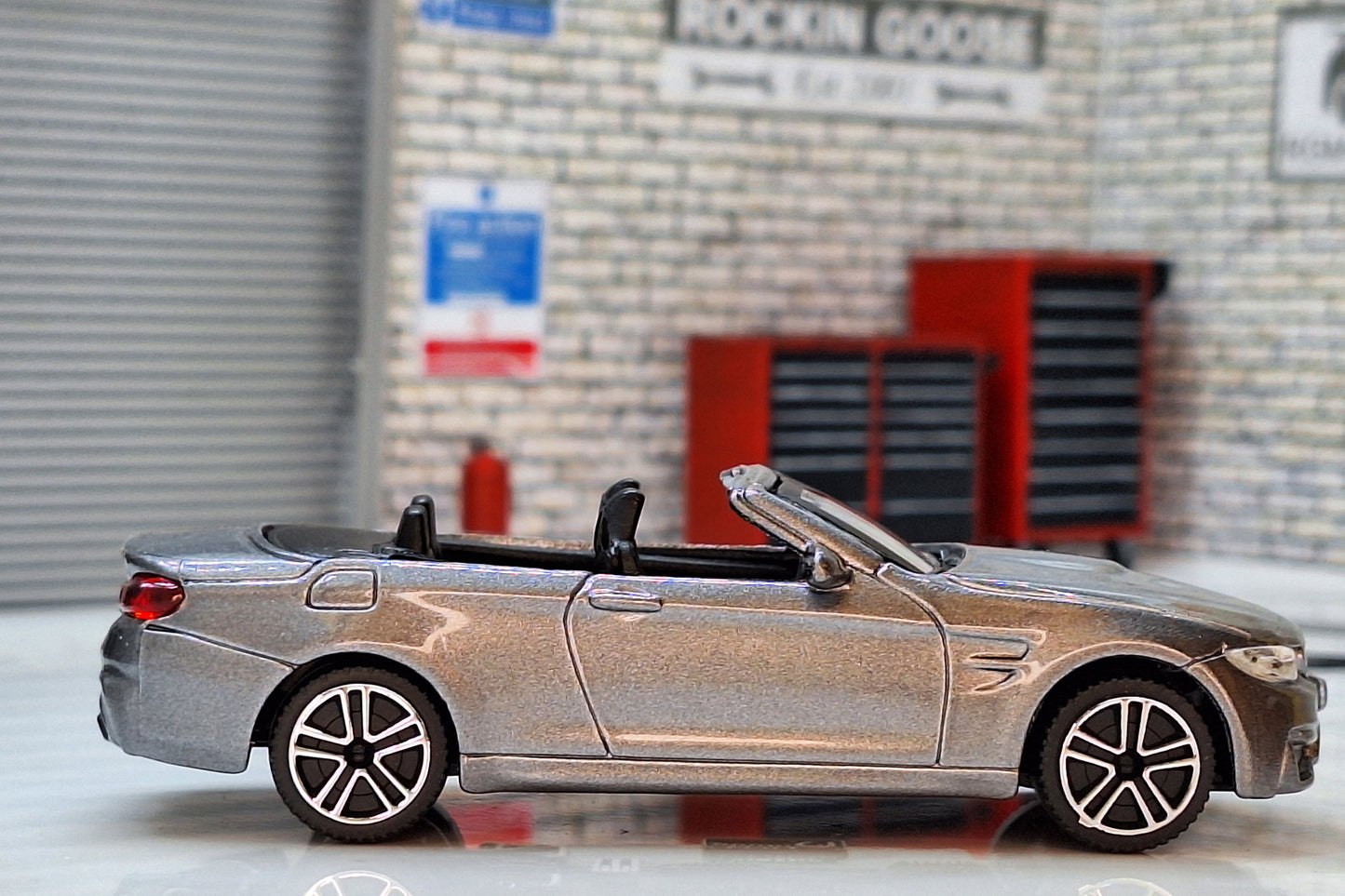 Bmw M4 Cabriolet 2014 - Grey 1:43 Scale Bburago