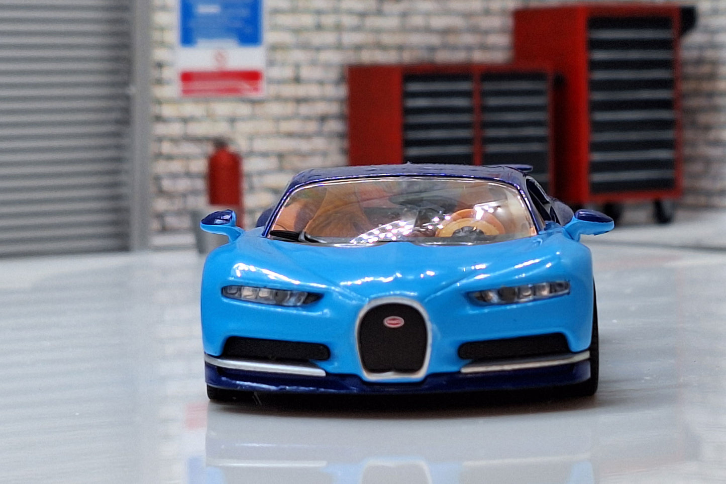 Bugatti Chiron 2016 Cased 1:43 Scale Supercar