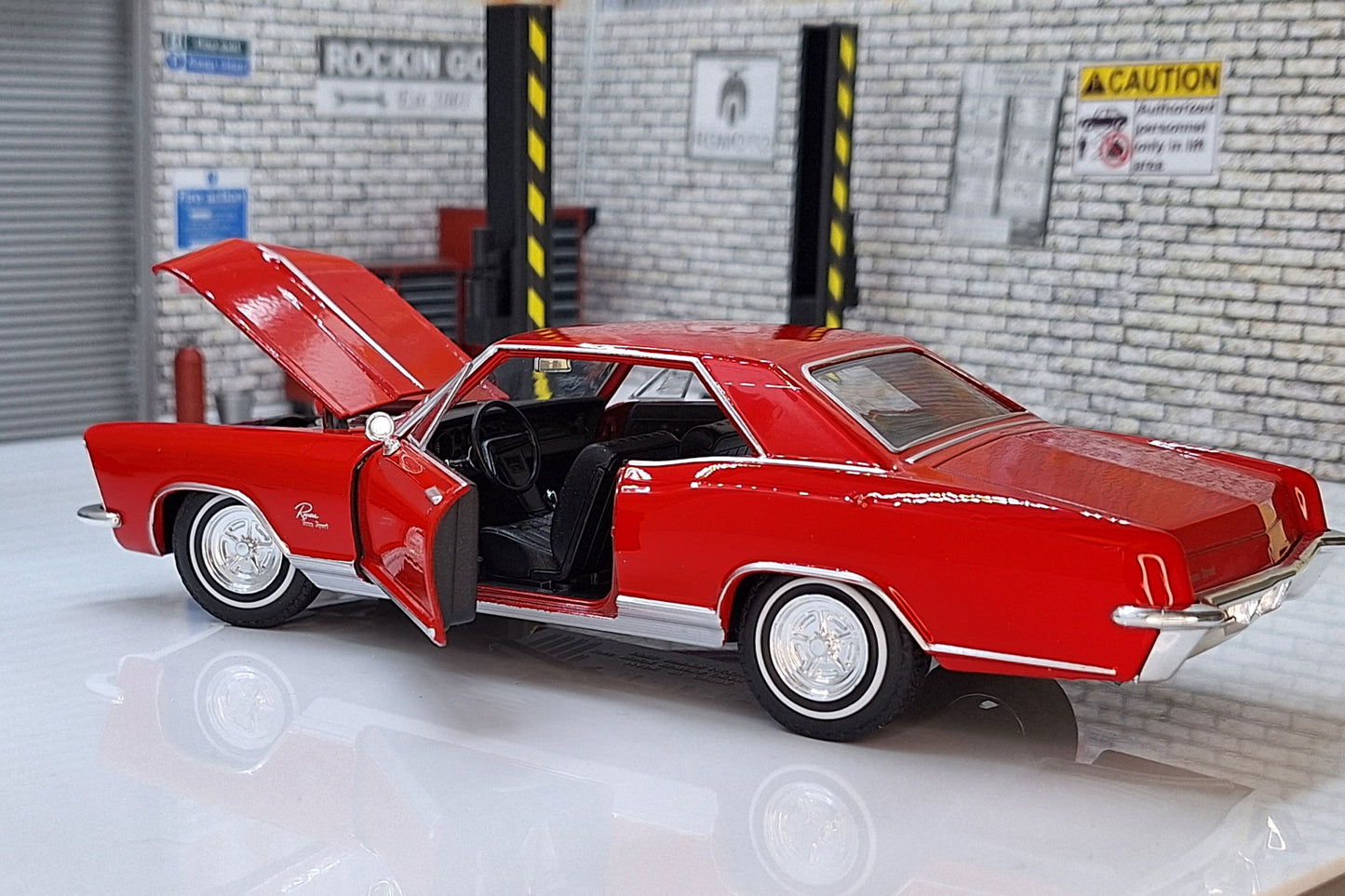 Buick Riviera Grand Sport, Red, 1965 1:24 Scale Car