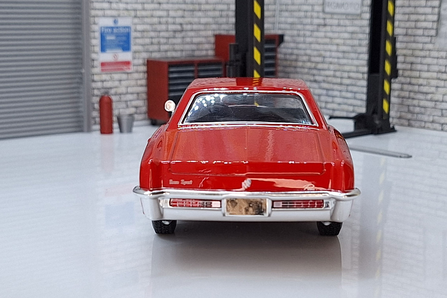 Buick Riviera Grand Sport, Red, 1965 1:24 Scale Car