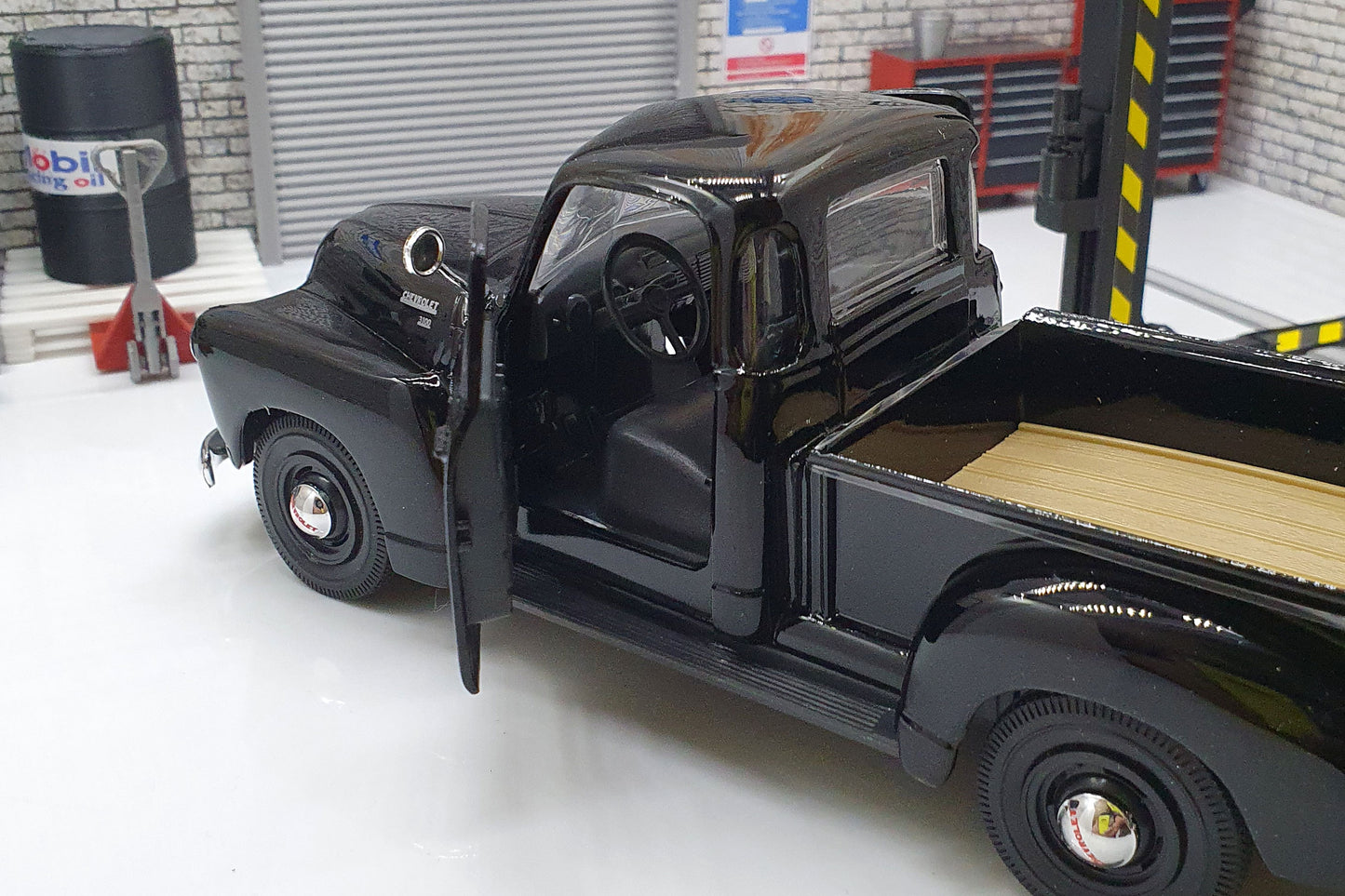 Chevrolet 3100 Pickup  1950 - Black 1:24 Scale