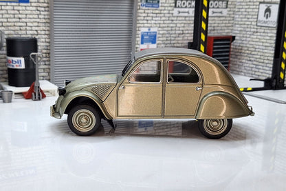 Citroen 2CV A - Silver 1948 1:24 Scale