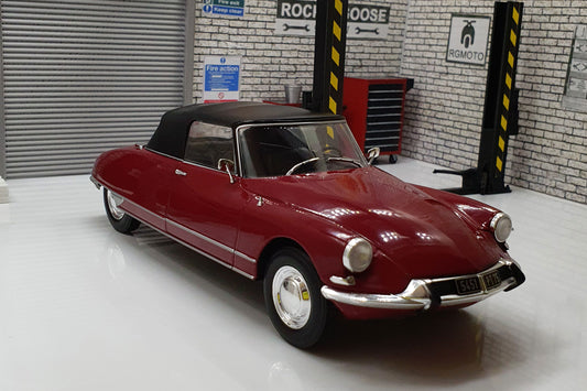 Citroen DS 19 - Convertable Maroon 1:24 Scale