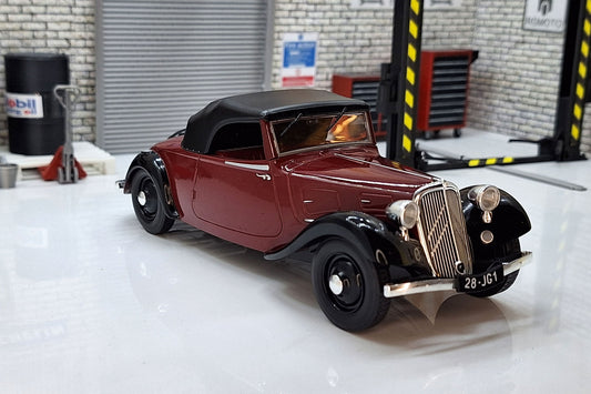 Citroen Traction 7C Cabriolet - Red 1934 1:24 Scale