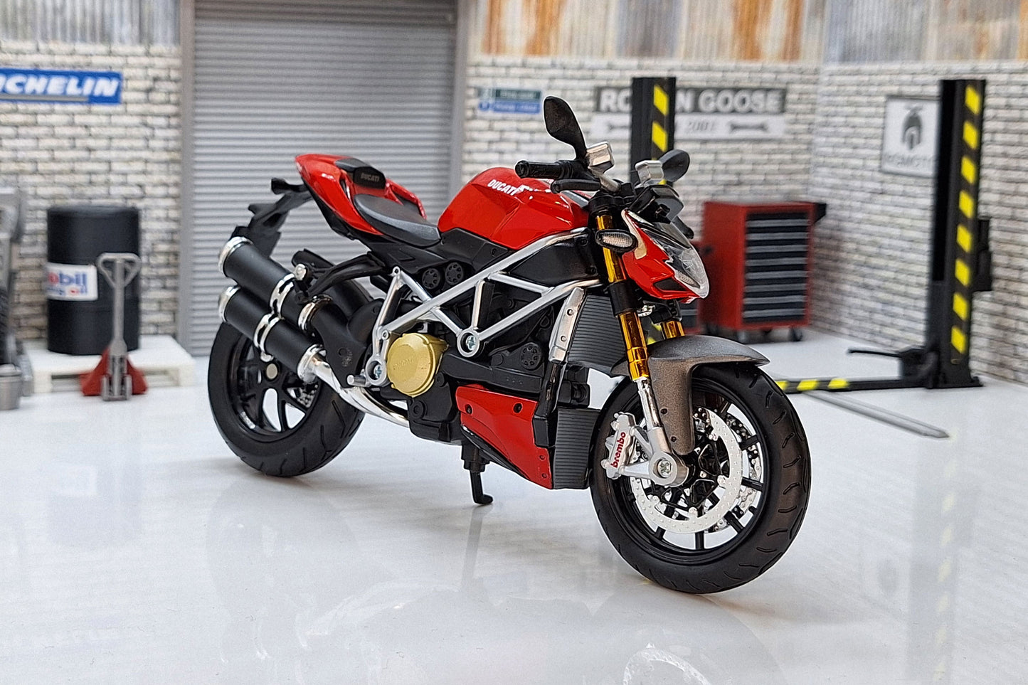 DUCATI STREETFIGHTER S 1:12 Scale Motorcycle