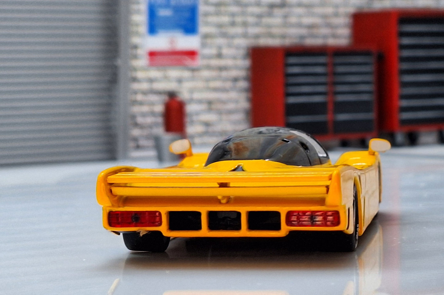 Dauer Porsche 962 1993 Cased 1:43 Scale Supercar