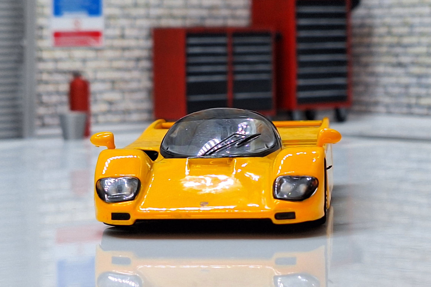 Dauer Porsche 962 1993 Cased 1:43 Scale Supercar