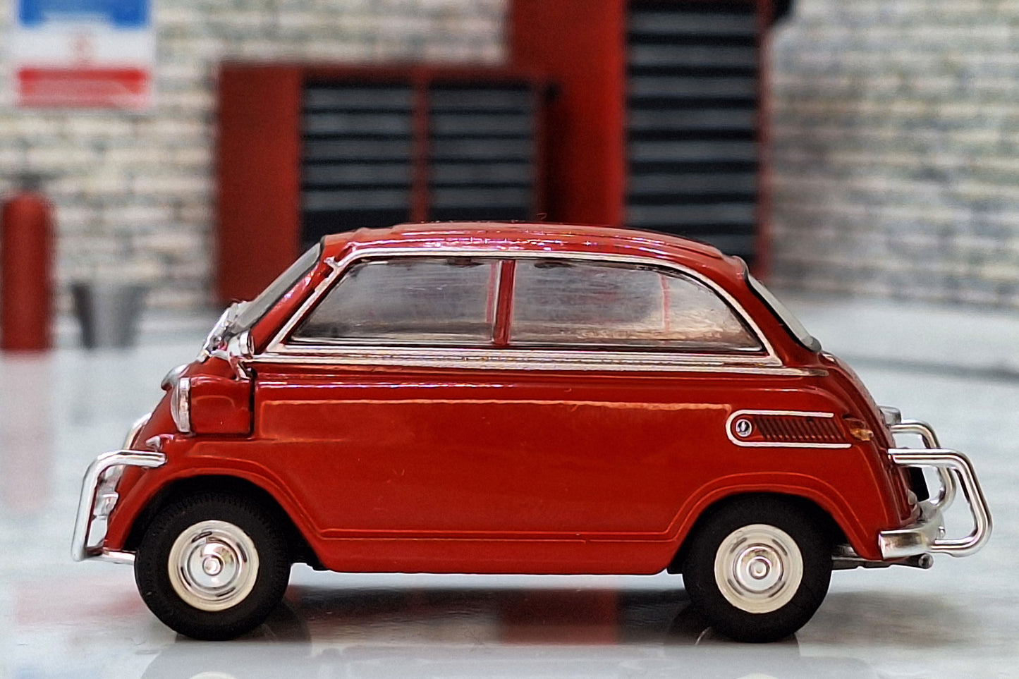 BMW De Carlo 600 Red 1960 1:43 4 Wheel Bubble Car