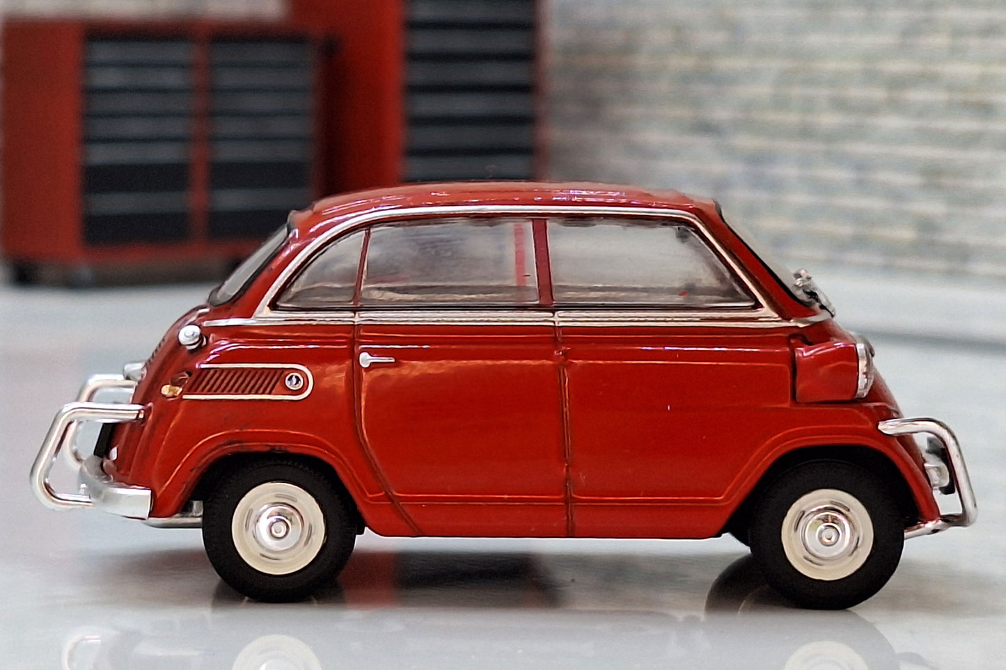 BMW De Carlo 600 Red 1960 1:43 4 Wheel Bubble Car