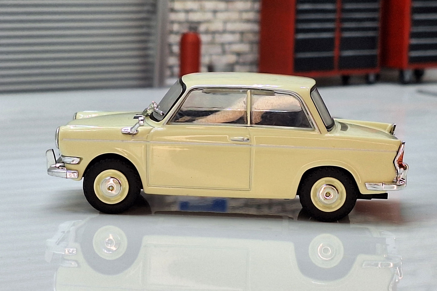 BMW De Carlo 700  1960 1:43 Scale Model