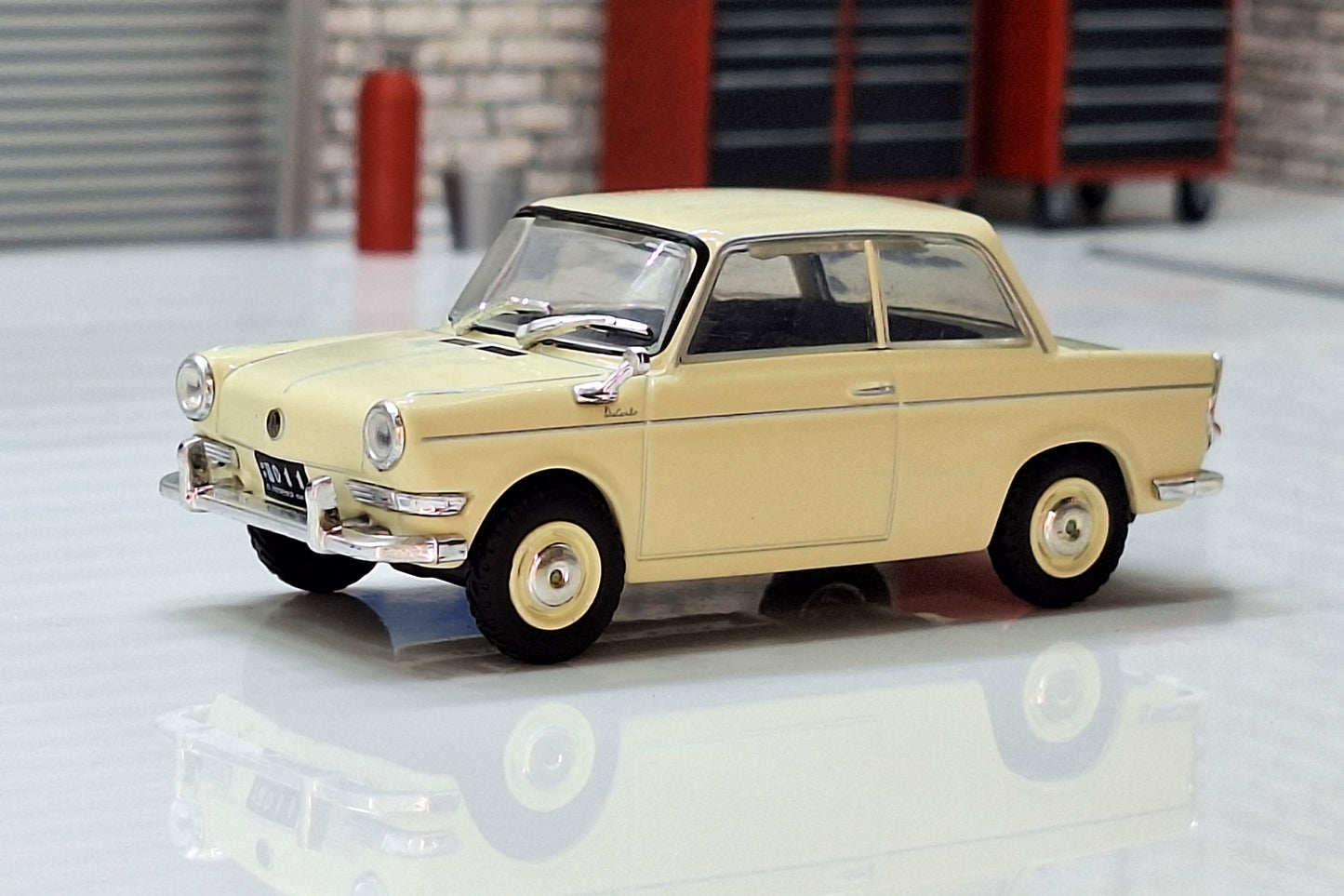 BMW De Carlo 700  1960 1:43 Scale Model