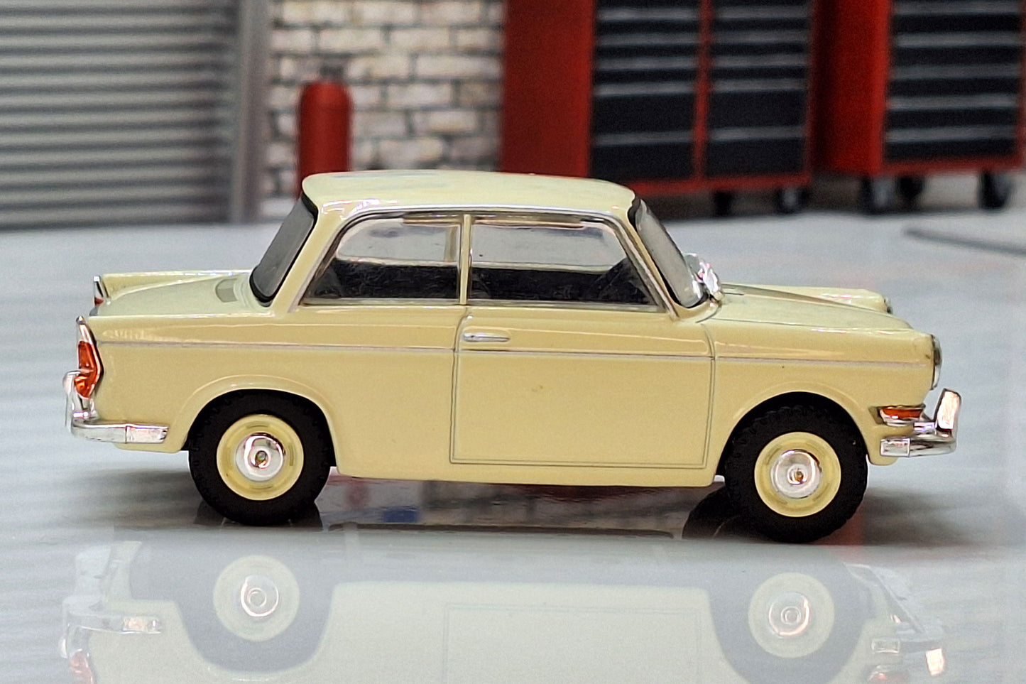 BMW De Carlo 700  1960 1:43 Scale Model