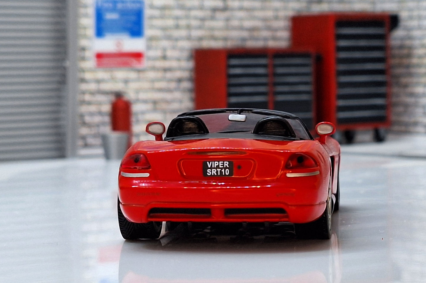 Dodge Viper SRT 10 2003 Cased 1:43 Scale Supercar