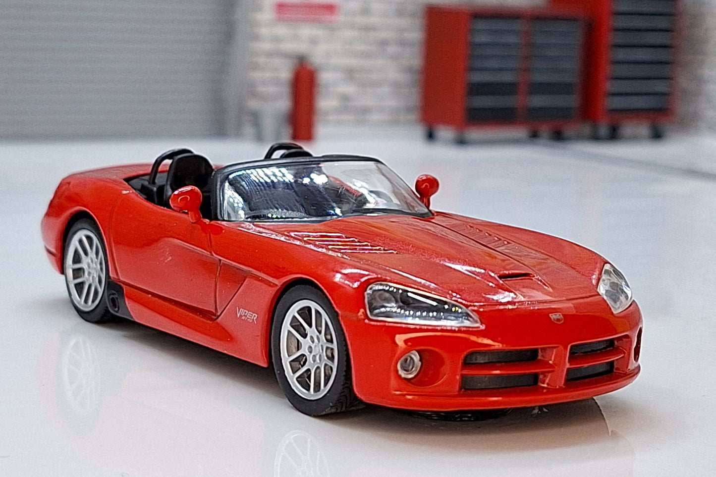 Dodge Viper SRT-10 1:43 Scale Car