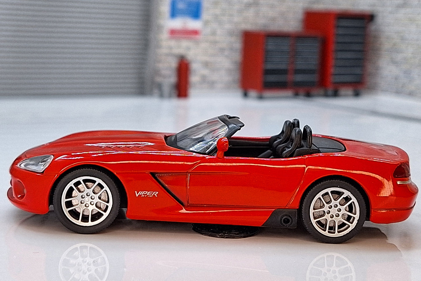 Dodge Viper SRT-10 1:43 Scale Car