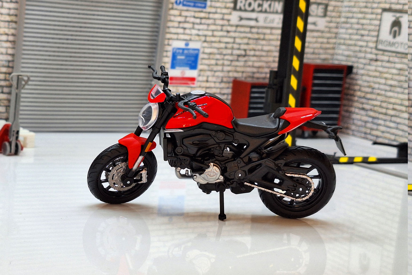 Ducati Monster 2021 1:18 Scale Motorcycle