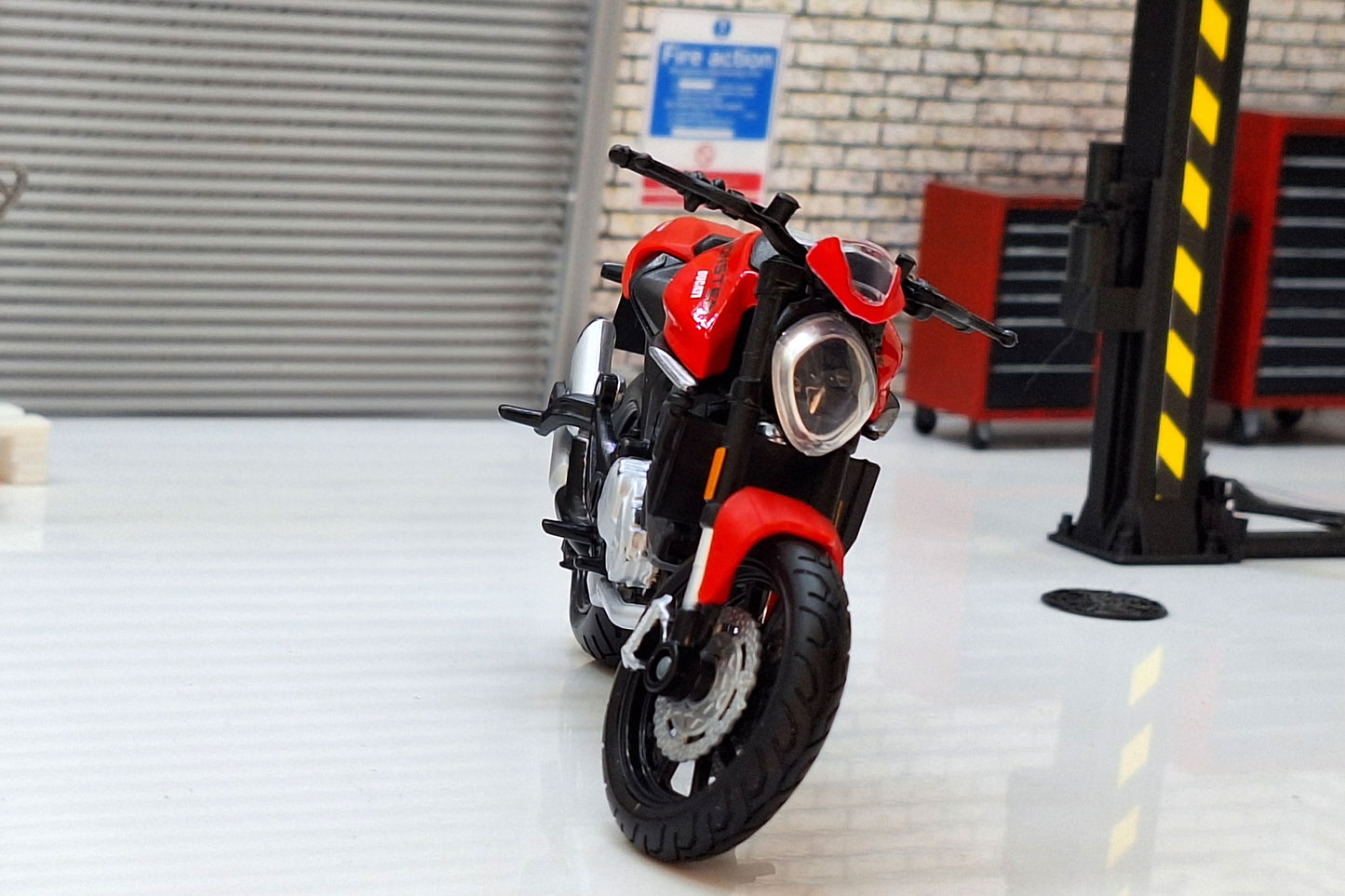 Ducati Monster 2021 1:18 Scale Motorcycle