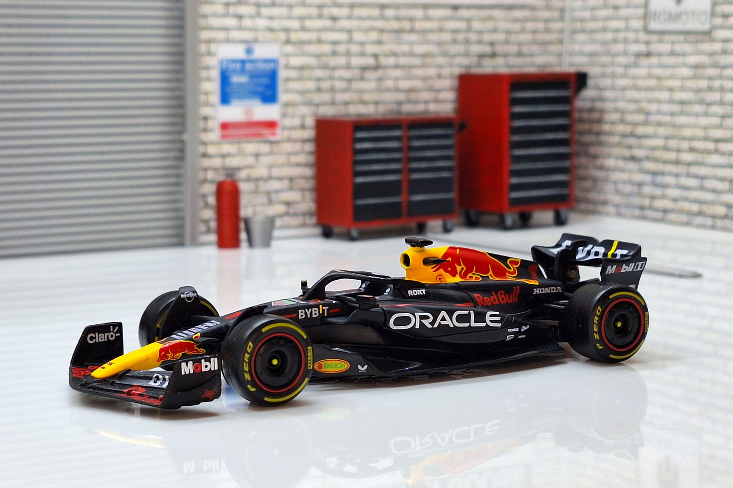 Red Bull Racing RB19 (2023)  Formula 1 Max Verstappen 1:43 Scale Car