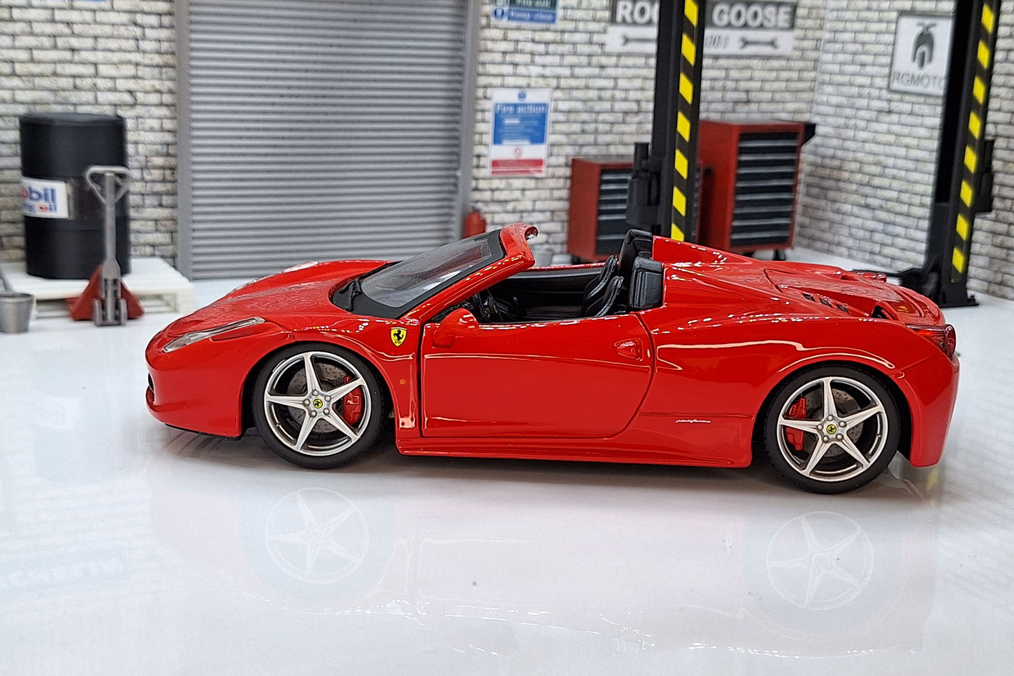 FERRARI 458 SPIDER 1:24 Scale Car Model