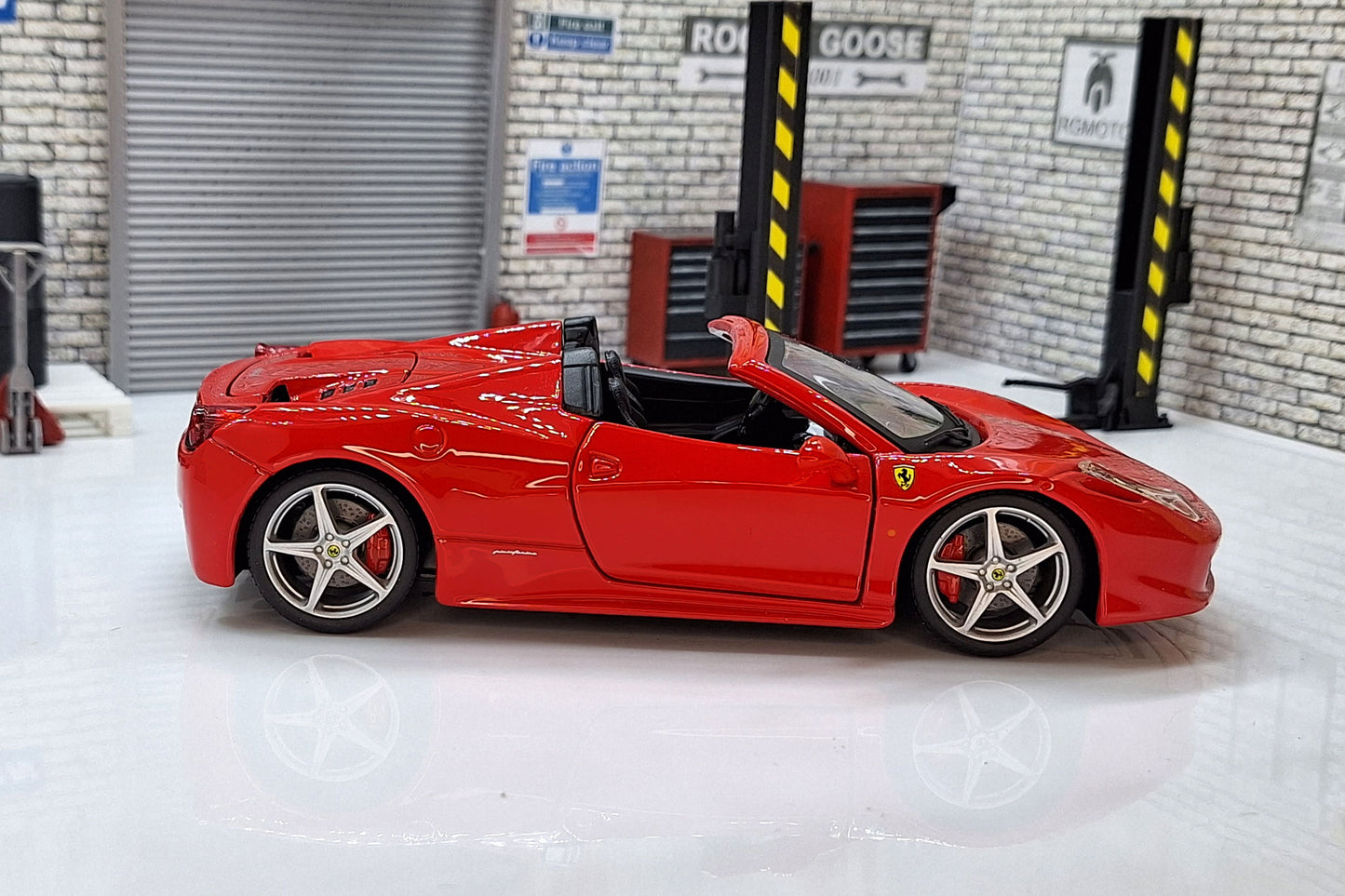 FERRARI 458 SPIDER 1:24 Scale Car Model