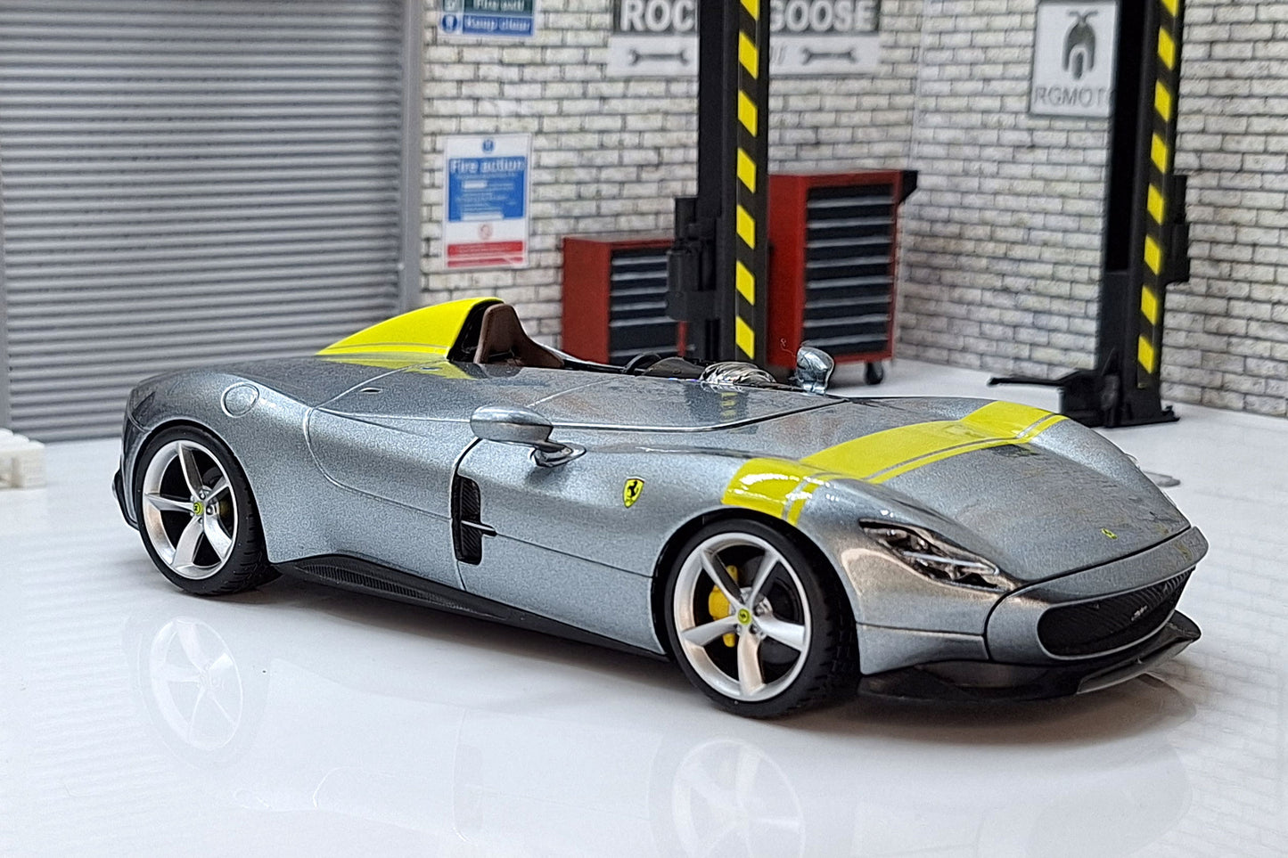 Ferrari  Monza Sp1 1:24 Scale Car Model