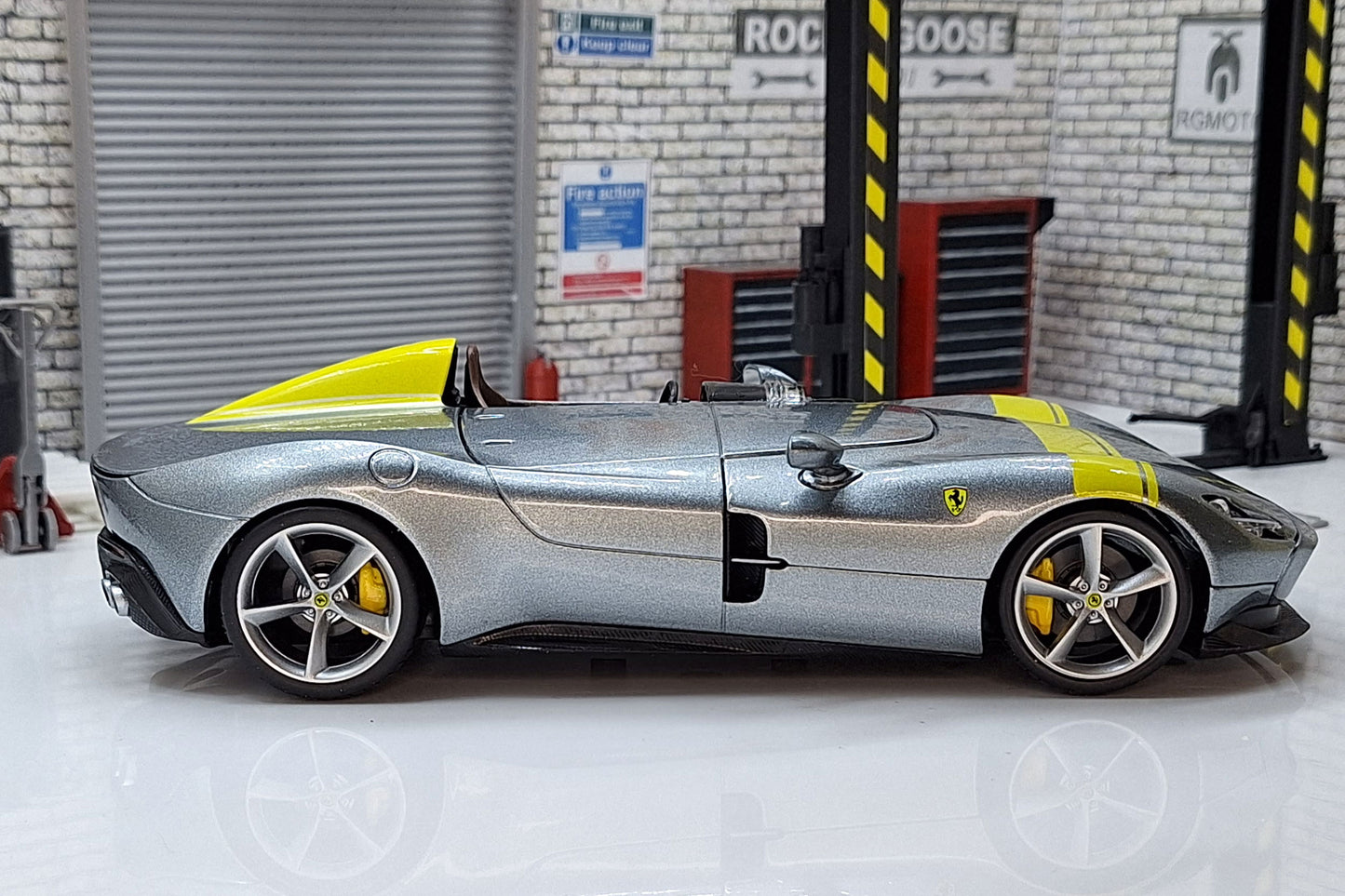 Ferrari  Monza Sp1 1:24 Scale Car Model