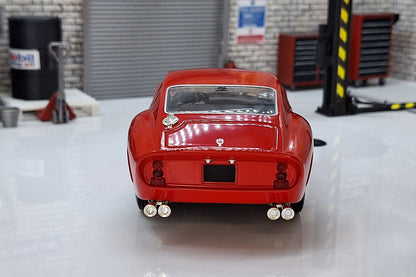 Ferrari 250 GTO - 1962 1:24 Scale Car Model in Display Case