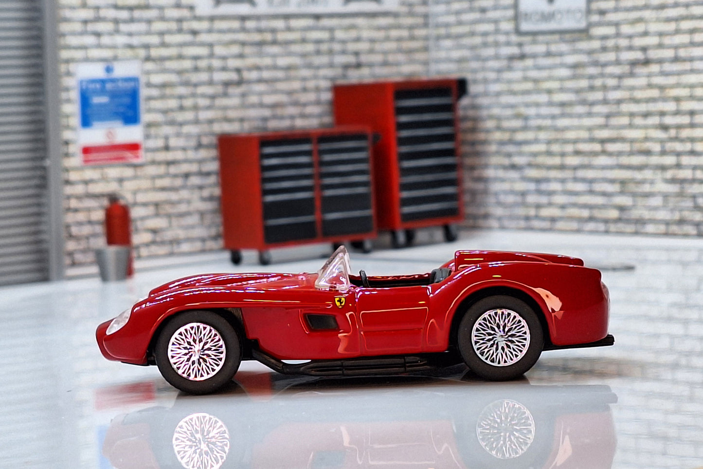 Ferrari 250 Testa Rossa - Red 1:43 Scale