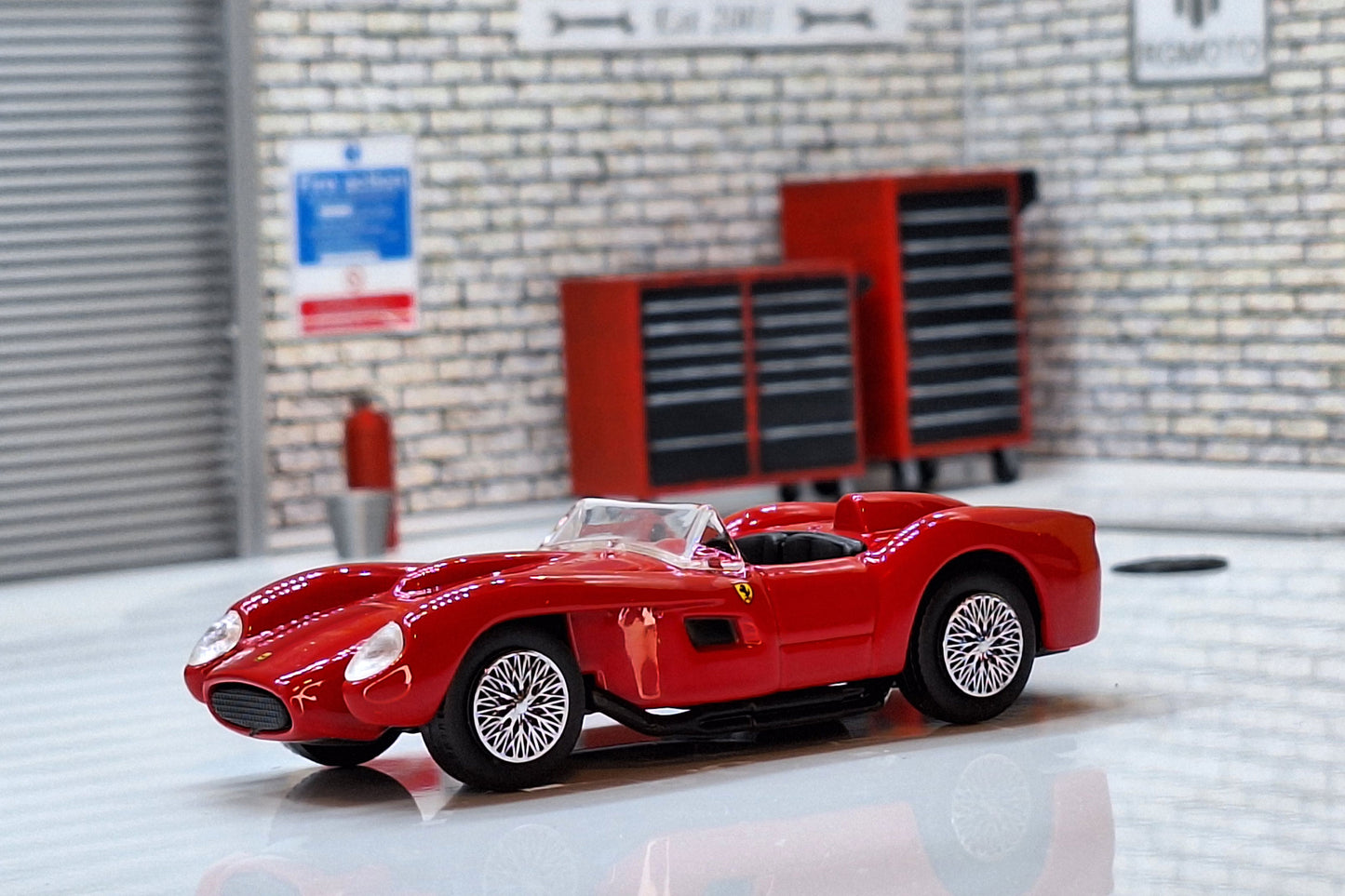 Ferrari 250 Testa Rossa - Red 1:43 Scale