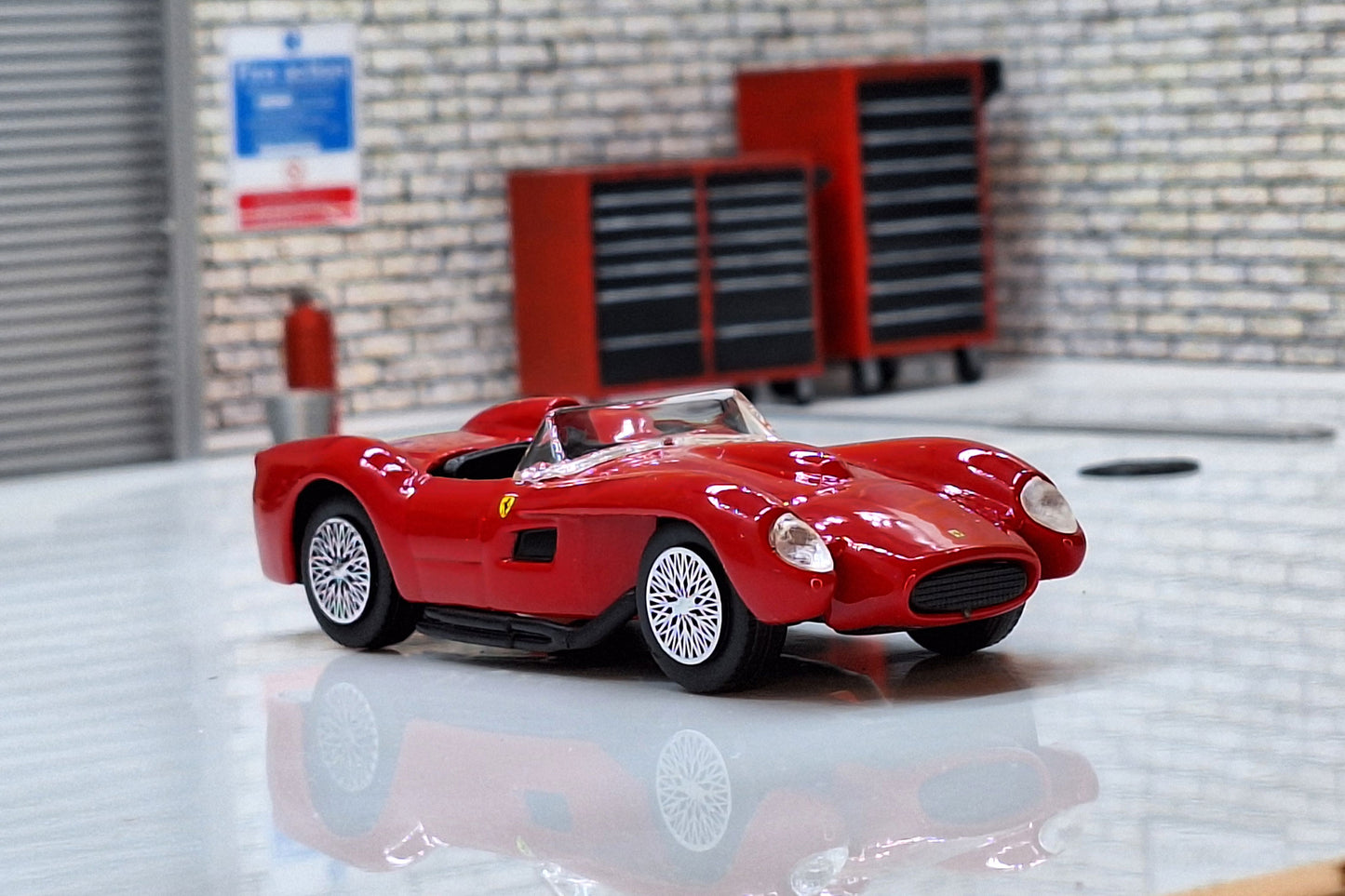 Ferrari 250 Testa Rossa - Red 1:43 Scale