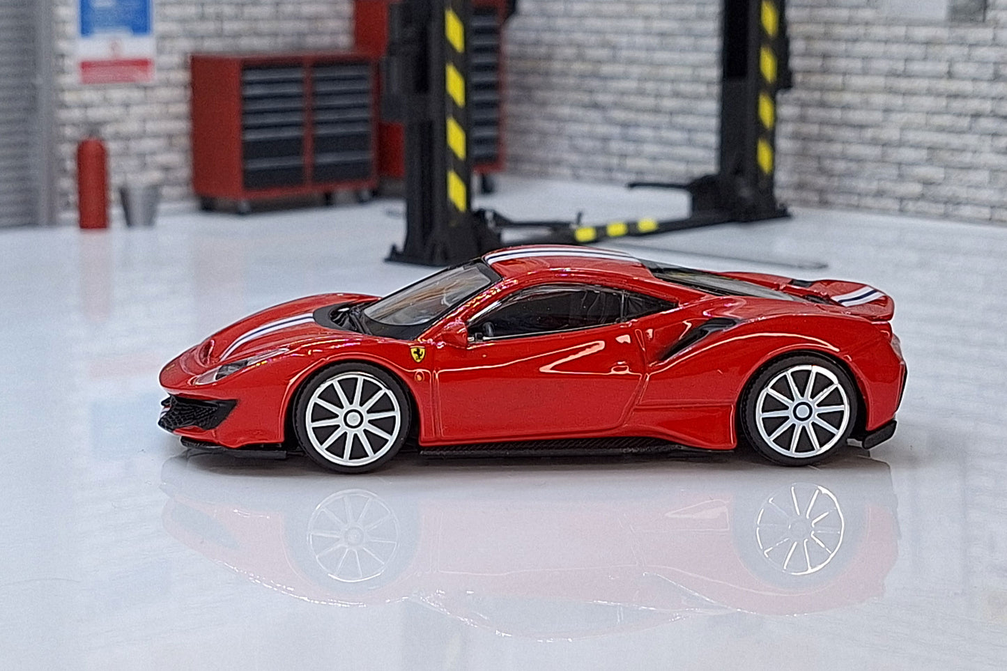 Ferrari 488 Pista Race&Play 1:43 Scale Bburago